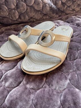 CROCS Women's white Slide Sandals with Silver Ring Accent size 9